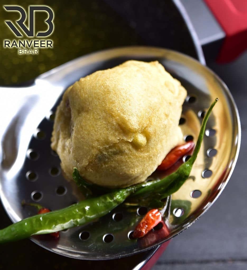Homemade Vada Pav Recipe With Spinach Corn Tikki