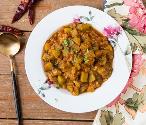 South Indian Style Sorakkai Kootu Recipe - Bottle Gourd Cooked with Lentils