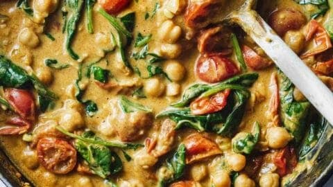 Garlic Chickpeas And Spinach Curry (Recipe In Hindi)