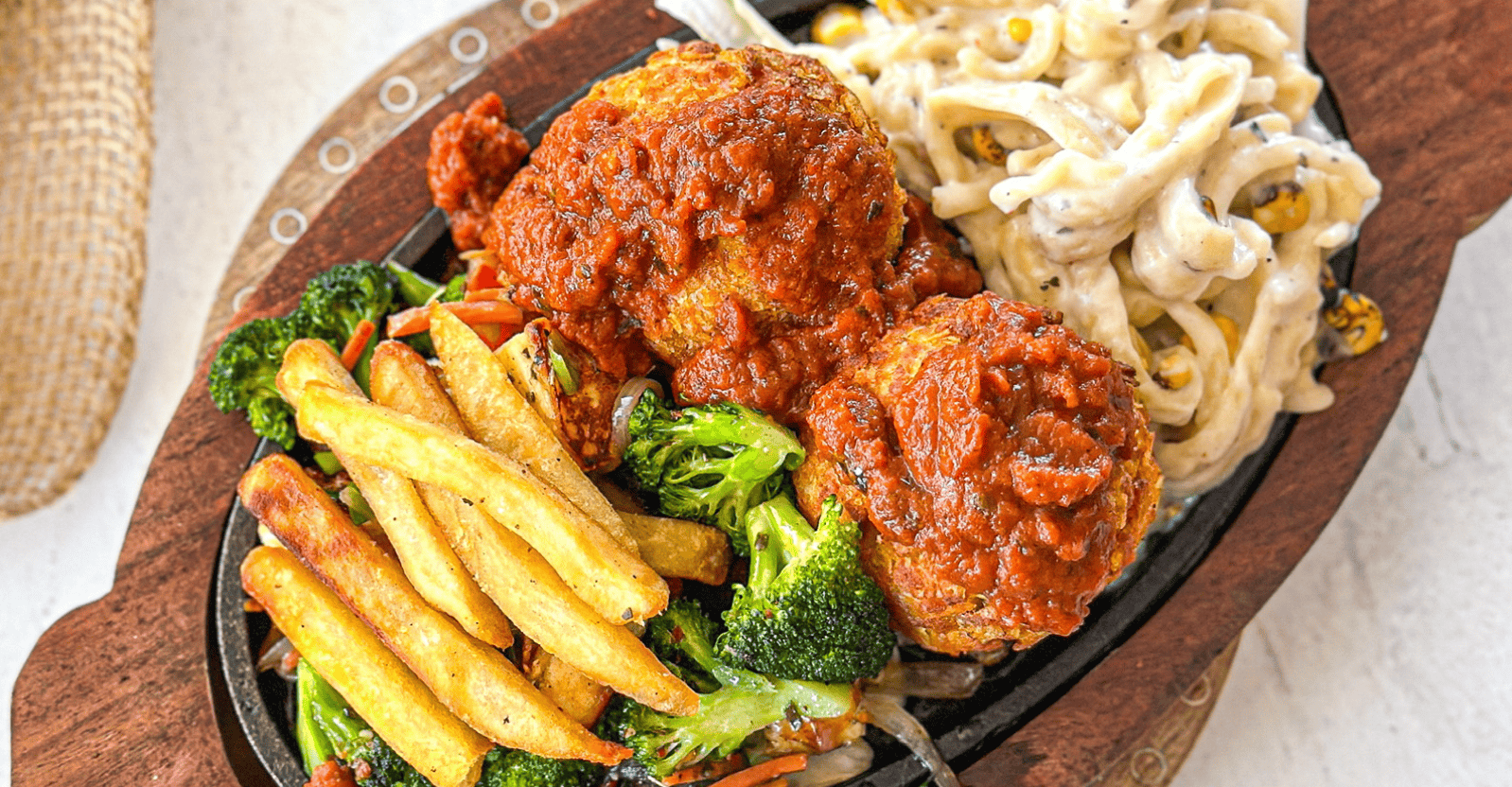 Noodle Sizzler With Garlic Pepper Sauce And Baked Vegetables Recipe