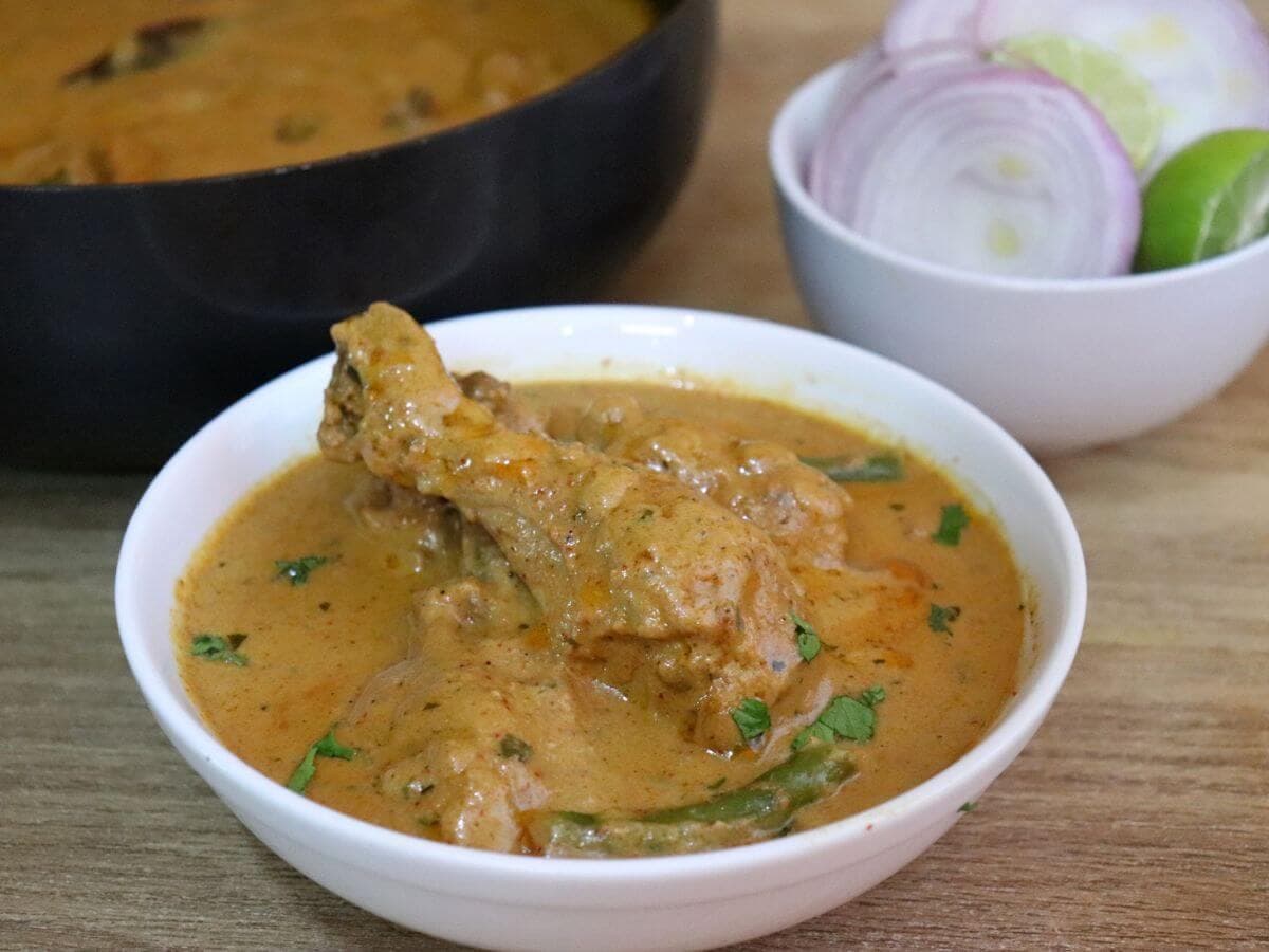 Dum Murgh Kali Mirch Recipe - Chicken In Rich White Gravy