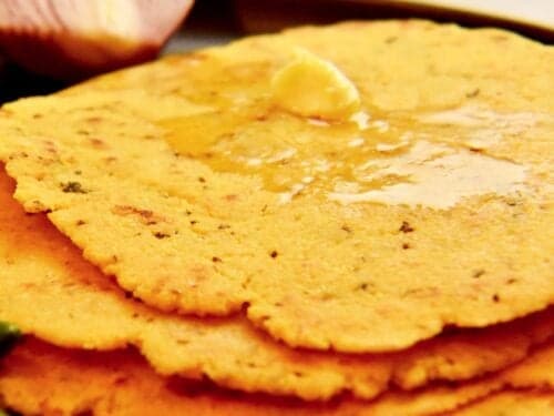 Makki Ki Puri Recipe (Maize Flour Fried Indian Bread)