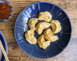 Vegetarian Chinese Sizzler With Noodles & Momos Recipe