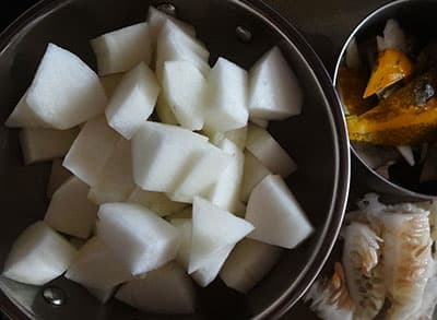 Bendekayi Koddel/Bolu Huli Recipe - Mangalorean Style Bhindi Sambar Recipe