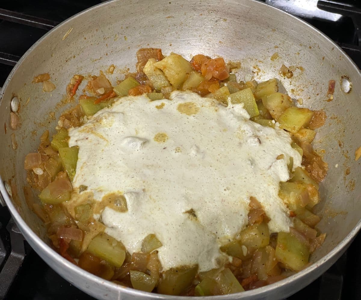 Sorekai Majjige Huli Recipe (Bottle Gourd In Coconut Yogurt Curry Recipe)